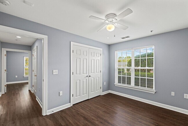 Building Photo - 2820 Bloomfield Ln