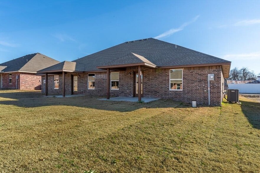 Building Photo - 1308 E Cavanaugh St