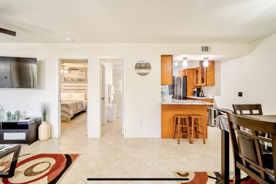 Building Photo - 351 N Hermosa Dr