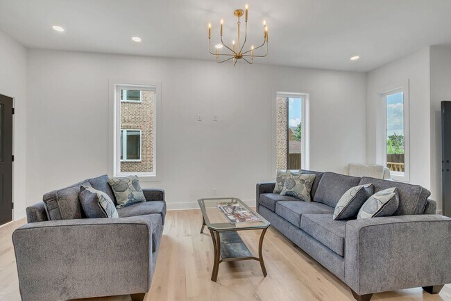 Building Photo - $1250 ALL-INCLUSIVE!! Stylish Co-Housing Minutes from DWTN!