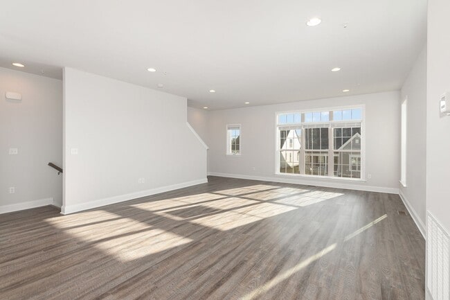 Building Photo - 3246 Parade St