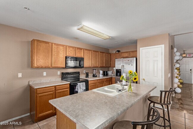 Building Photo - 8572 W Palo Verde Ave