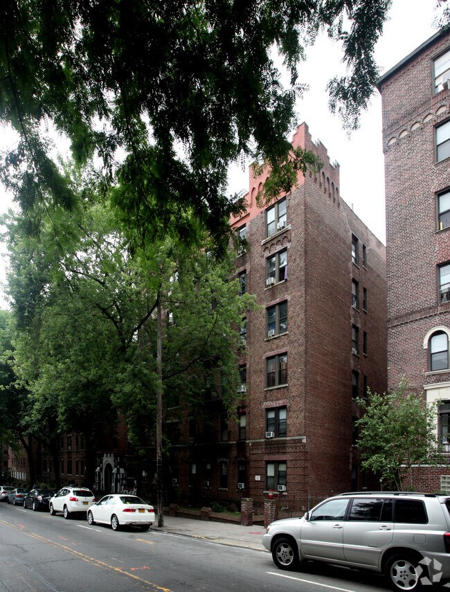 Primary Photo - Alt Green Towers