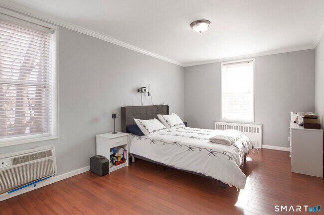 Building Photo - 7 4th St