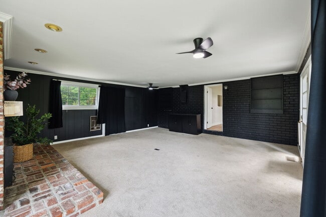 Building Photo - 1155 Ridge Hill Rd