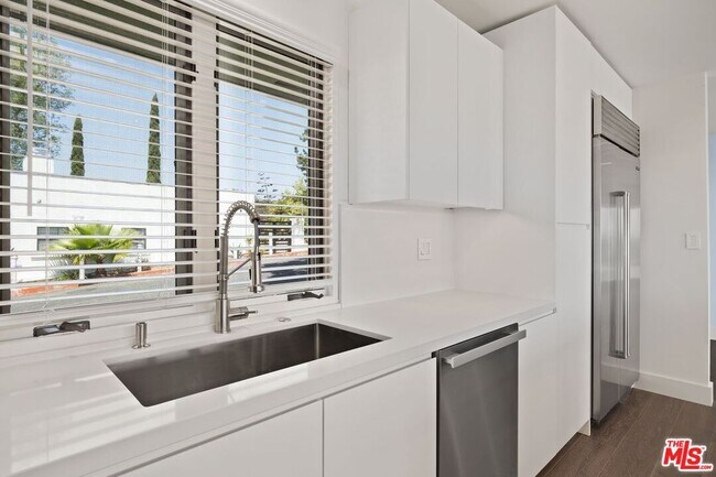 Building Photo - 1256 Stradella Rd