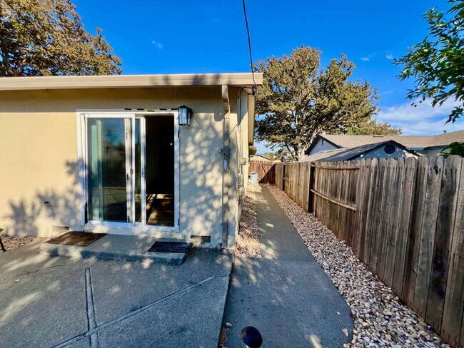 Building Photo - 2459 Gulf Dr