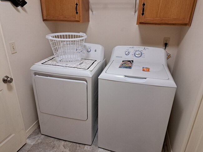 Washer & Dryer not furnished - 4345 S Roanoke Ave