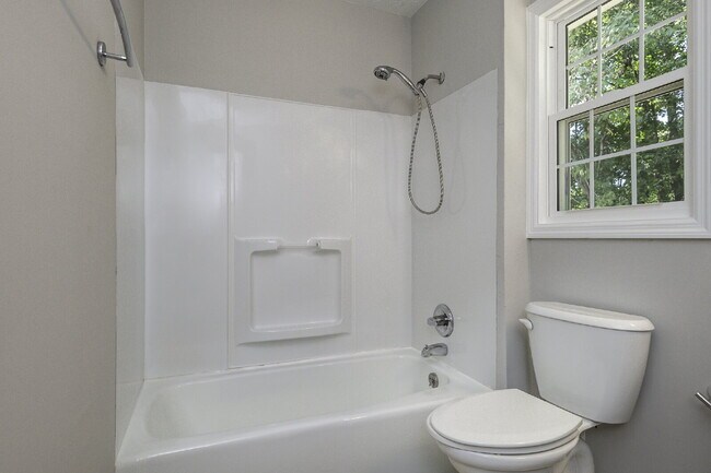 Building Photo - Spacious 3BR/2.5BA with Fenced Yard & Attached Garage in Piedmont $1,850/mo rent