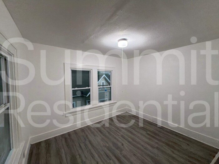 Building Photo - 1422 10th St