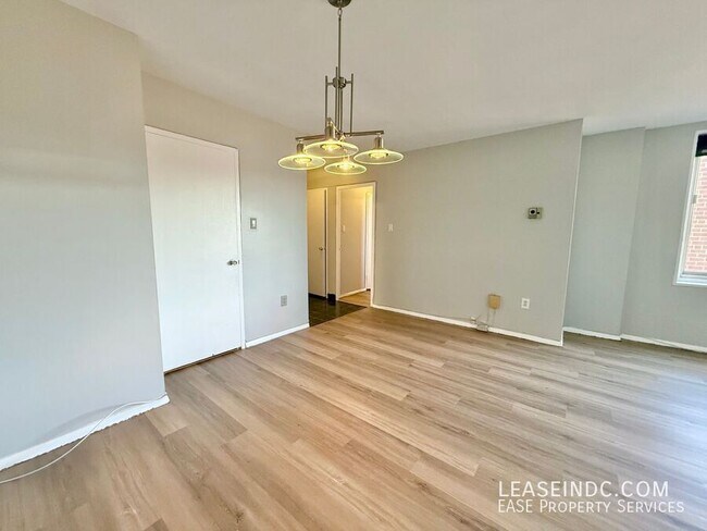 Building Photo - 4000 Tunlaw Rd NW