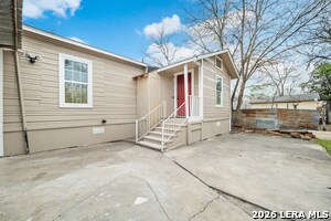 Building Photo - 2619 E Houston St