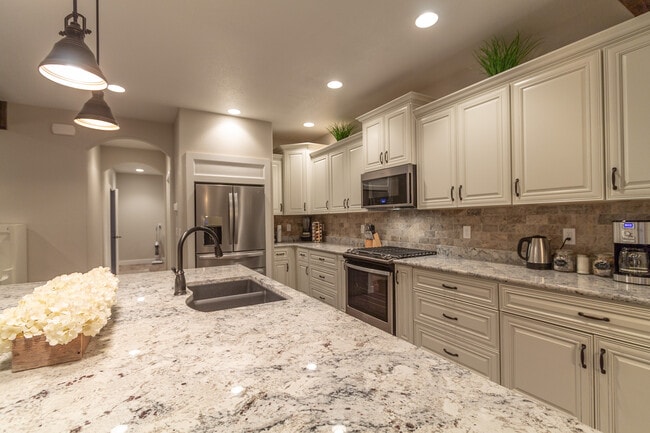 Building Photo - 724 N Walnut St