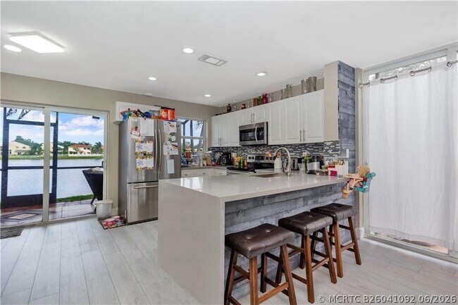Building Photo - 9812 NW 9th Ct
