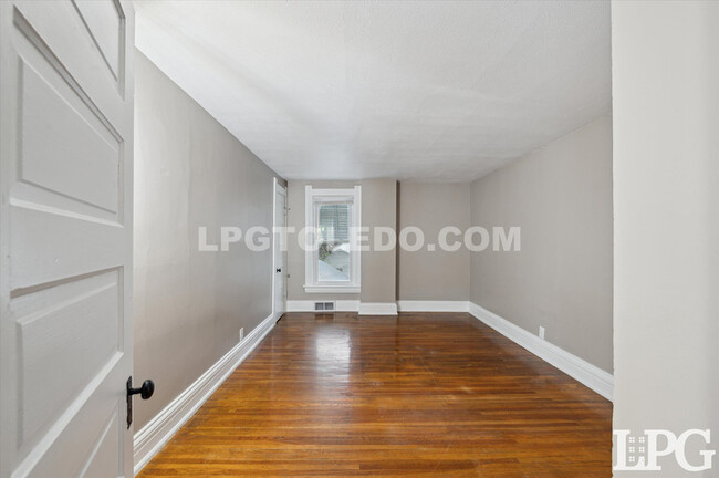 Building Photo - 533 Raymer Blvd