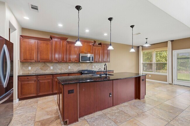 Building Photo - 25907 Foxrun Vista Dr