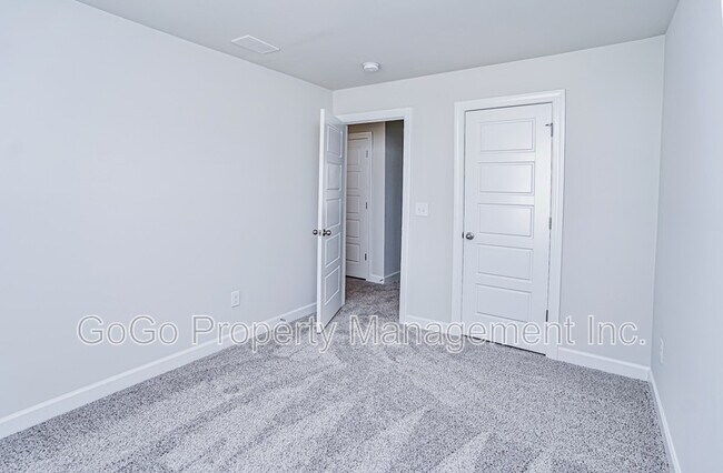 Building Photo - 126 Telford Dr