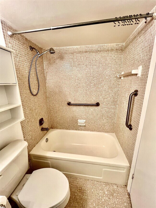 Building Photo - 129 Mansfield D