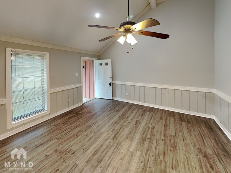 Building Photo - 6827 Starkenburg Ln