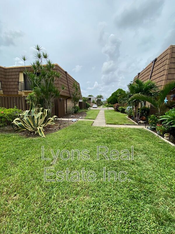 Building Photo - 1667 Park Meadows Dr