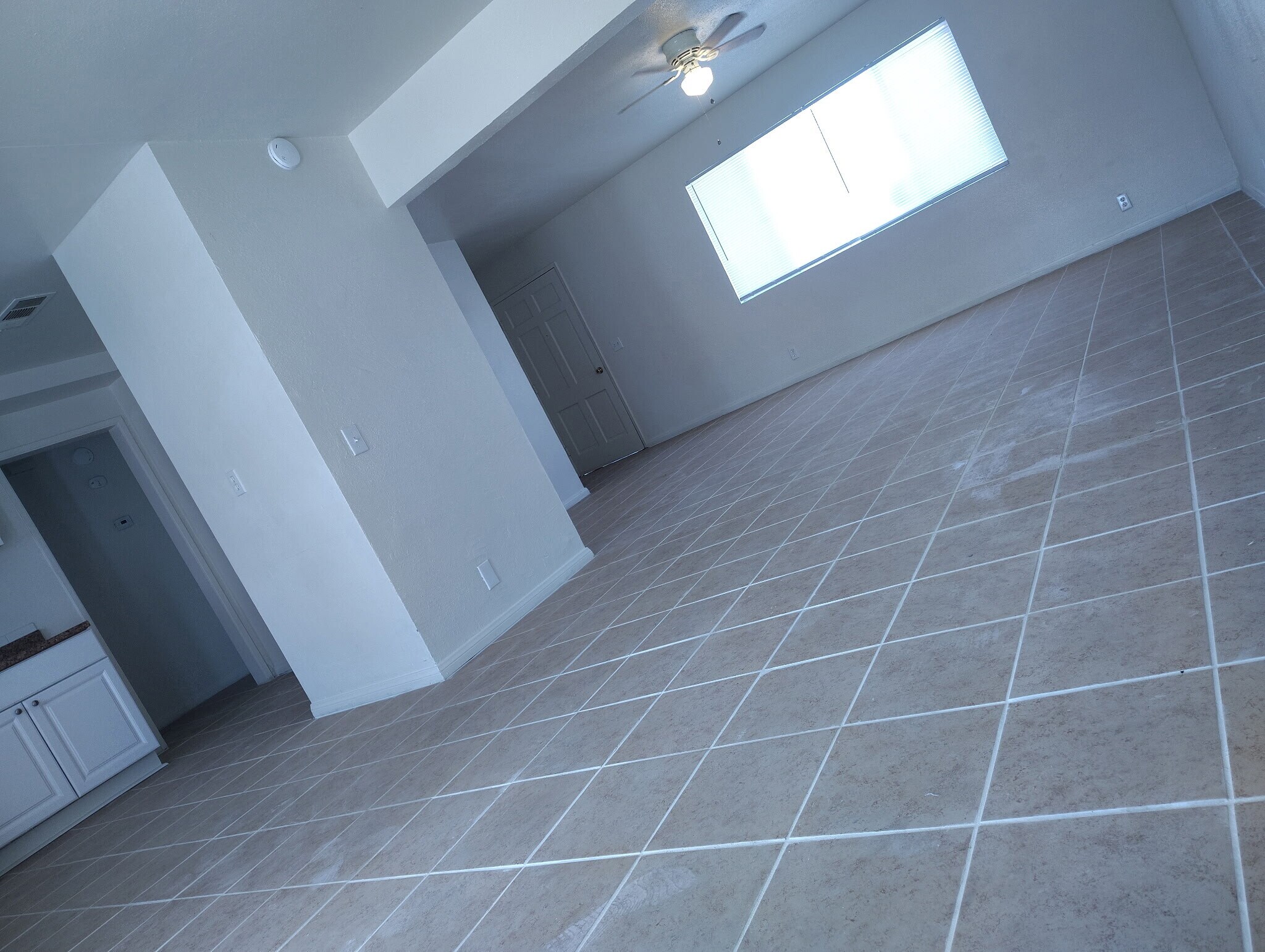 Building Photo - 950 S Thompson St