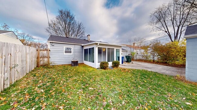 Building Photo - 1009 Minerva Ave