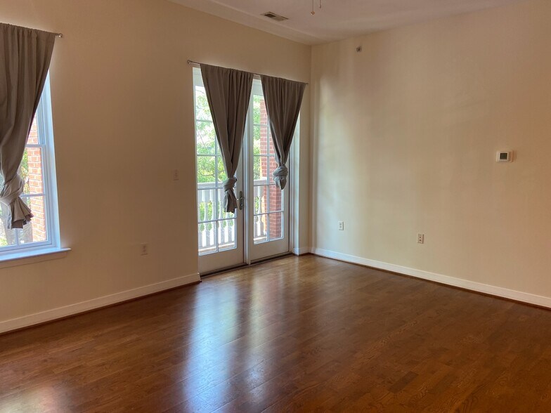 Main room - 450 W Princess Anne Rd