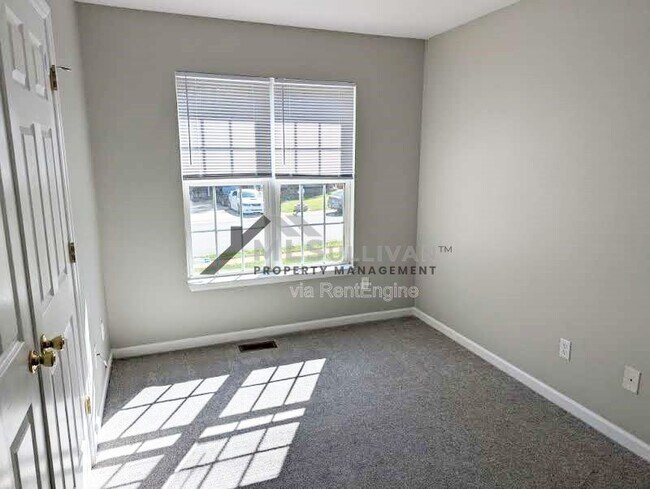 Building Photo - 200 Belle Ct