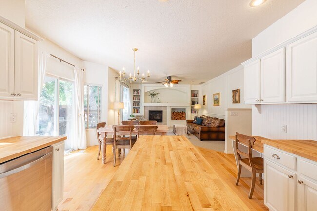 Building Photo - 3 Bed 2.5 Bath In The Heart Of Eagle