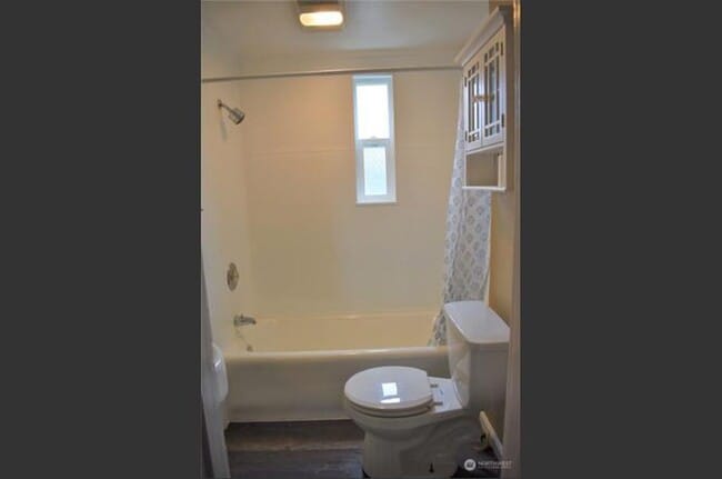 Building Photo - Burwell Duplex