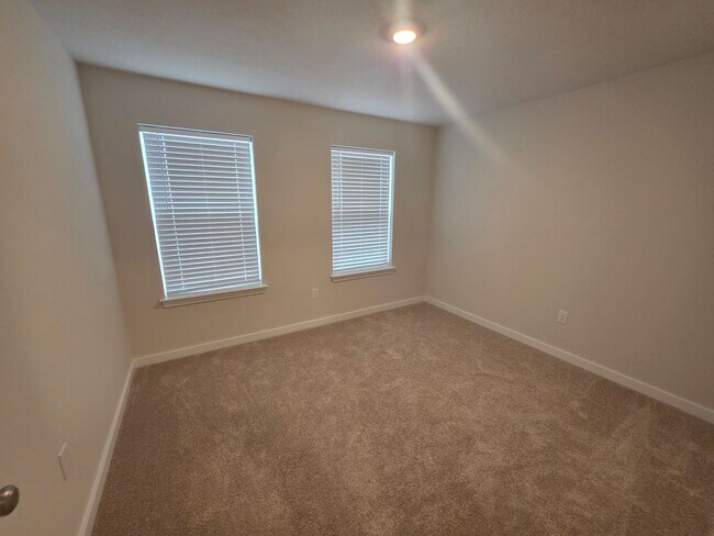 Building Photo - Luxury 4-Bedroom Townhome with Finished Walkout Basement & River Views