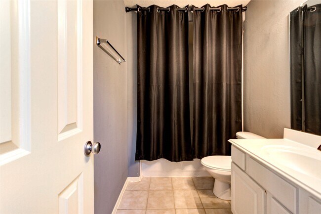 Building Photo - 2931 Meadowglen Cove