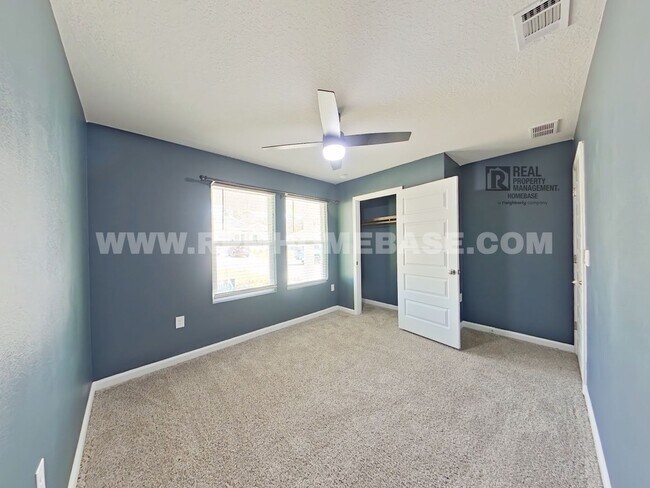 Building Photo - Spacious 5-Bed/3-Bath in Silver Lake Village | Pet Friendly!