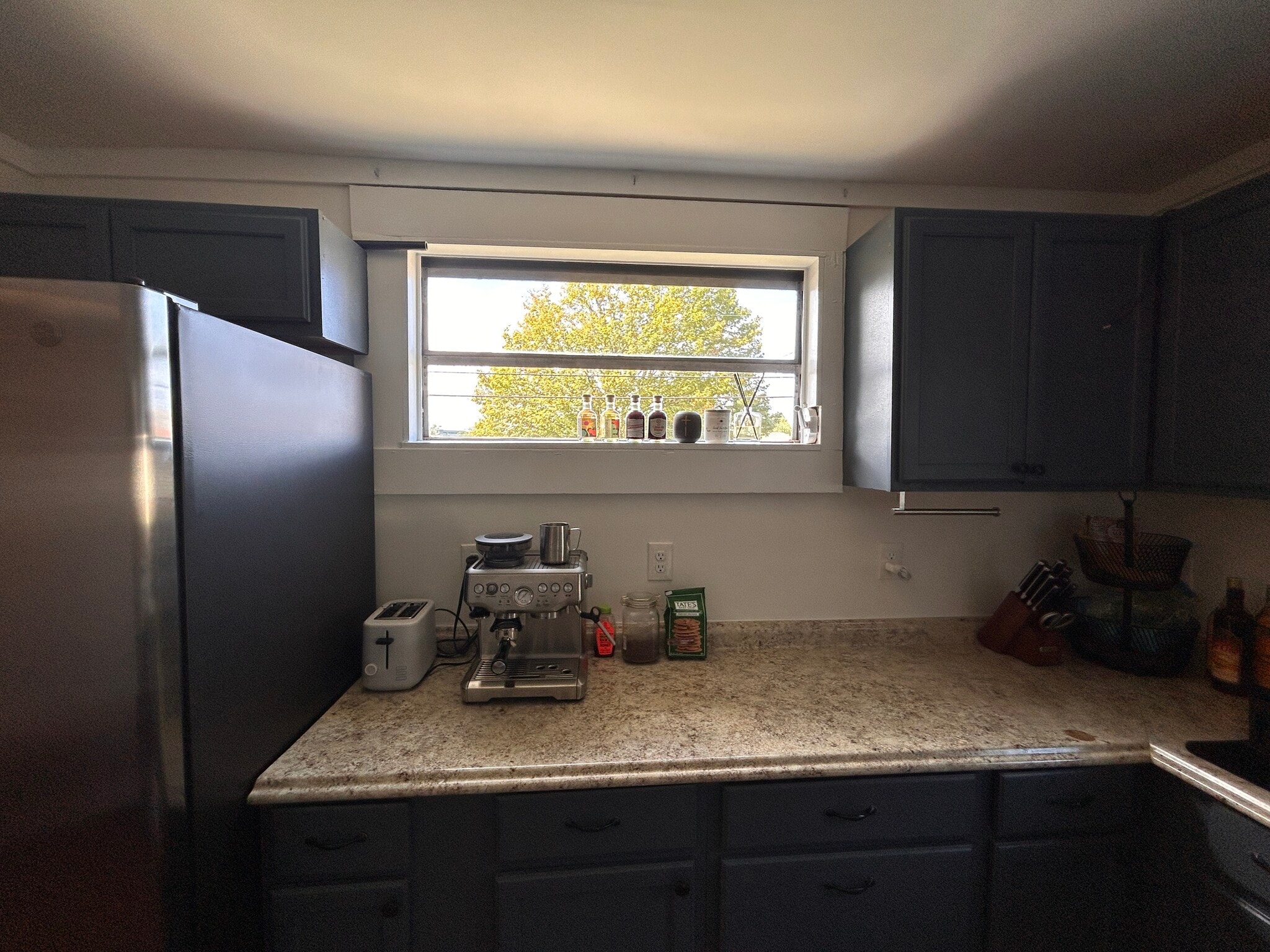 Building Photo - 230 Broadview Dr