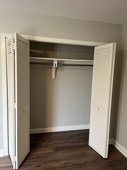 Building Photo - 2125 Blakemore Ave