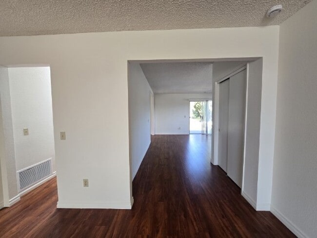 Building Photo - Peacock Hills, 55+ Community - Home in Peacock Hills - Oceanside