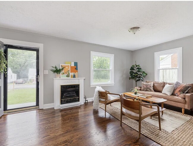 Building Photo - Vintage Charm, Modern Comfort & a Fully Fenced Backyard in Madison