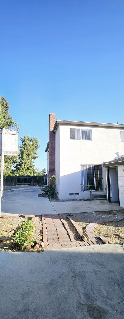 Building Photo - Beautiful 5BR/4BA Home with Large Yard & P...