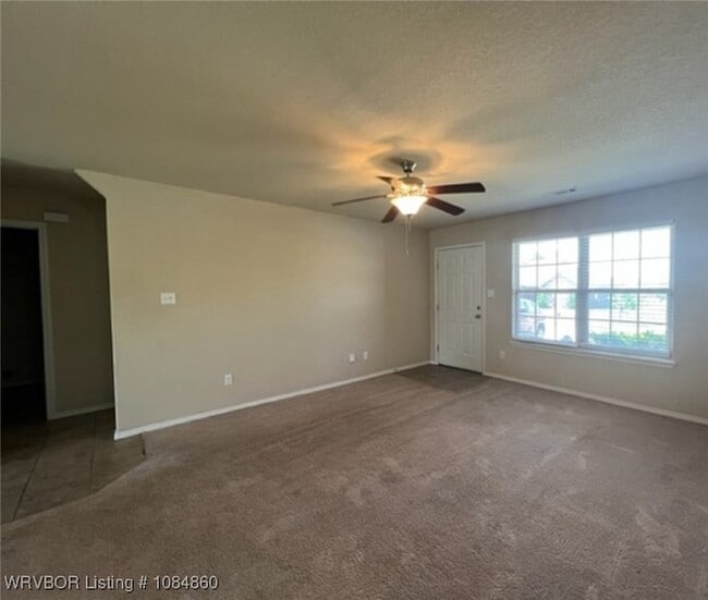 Building Photo - 8214 Huntington Way