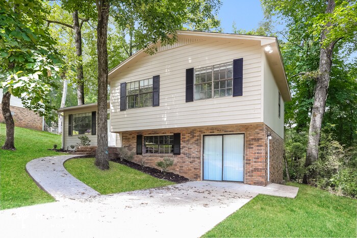 Building Photo - 6860 Markham Dr