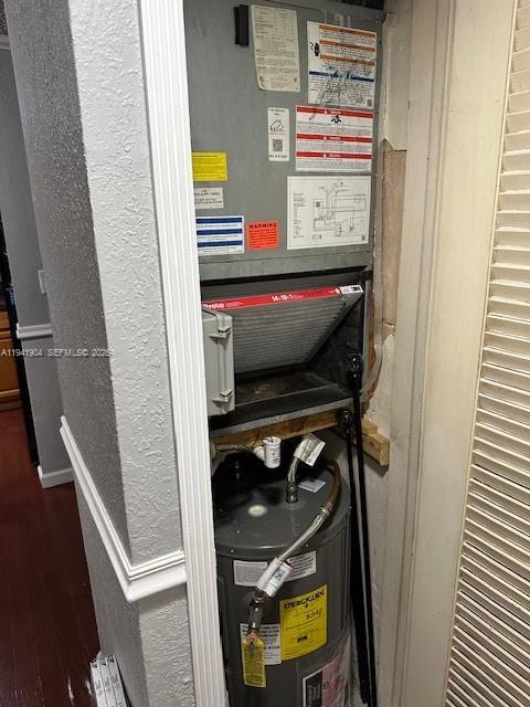 Building Photo - 2826 Van Buren St