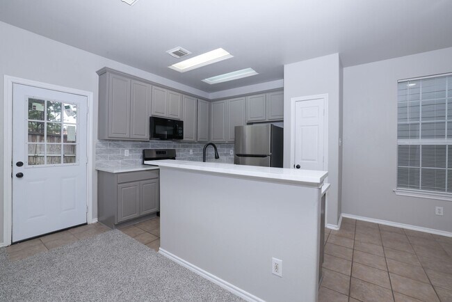 Building Photo - 38 Blue Creek Pl