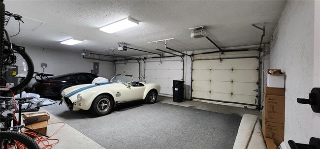 Building Photo - 3105 Mossvale Ln