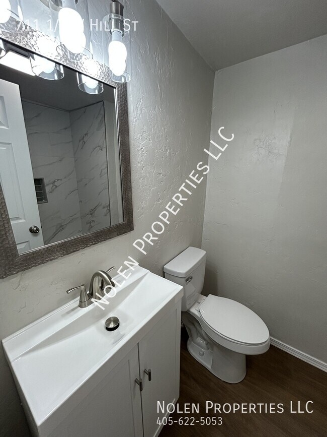 Building Photo - 711 1/2 W Hill St-