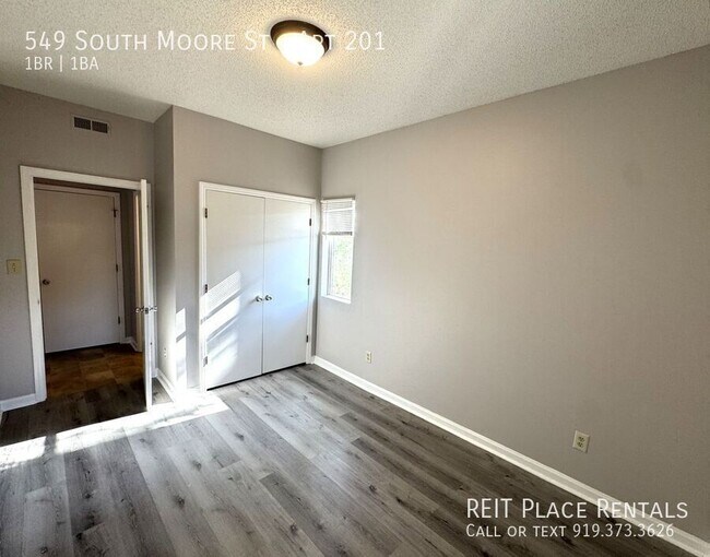 Building Photo - 549 S Moore St