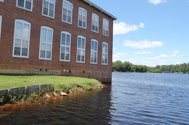 Building Photo - 107 Carolyns Mill Pl