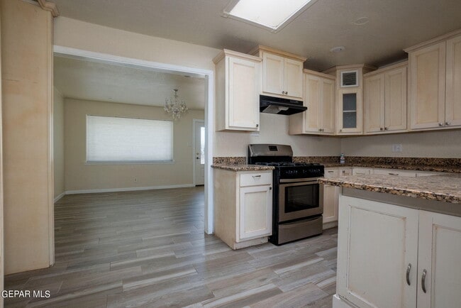 Building Photo - 9309 Montgomery Dr