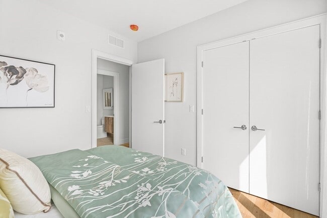 Building Photo - 420 W Broadway