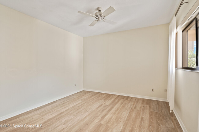 Building Photo - 6165 S Mirror Lake Dr
