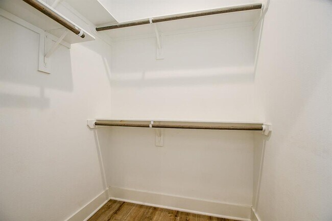 Building Photo - 2404 Hadley St